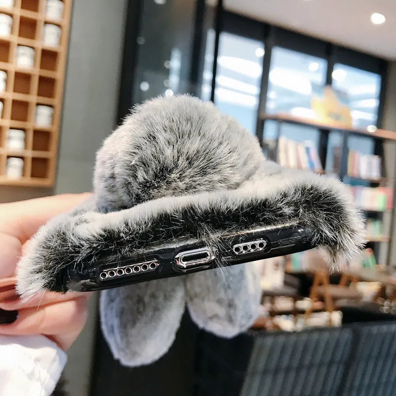 Pūkuotas "iPhone" telefono dėklas