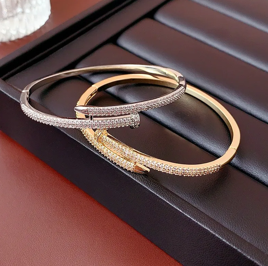 Žėrinti kristalų apyrankė